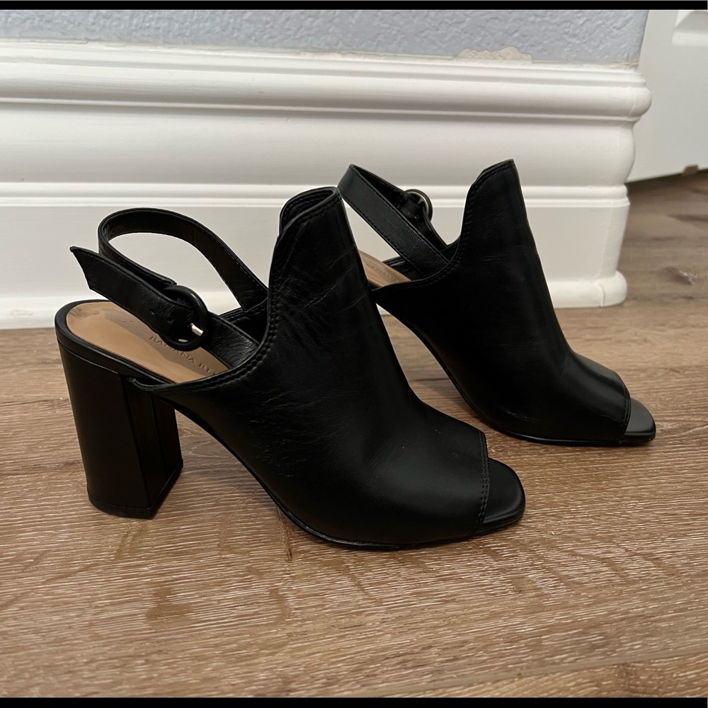 Banana Republic Size 6 Black Leather heeled open toe boots
